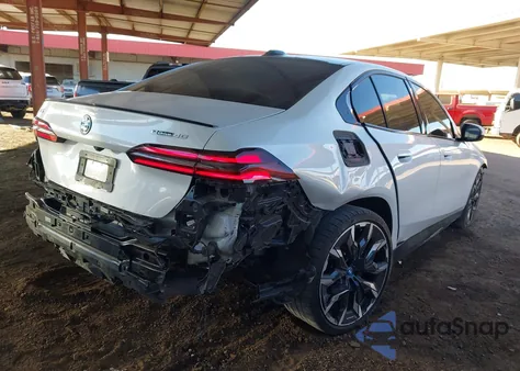 2025 BMW I5 Edrive40 z USA, uszkodzony, nr VIN WBY33FK04SCT65866